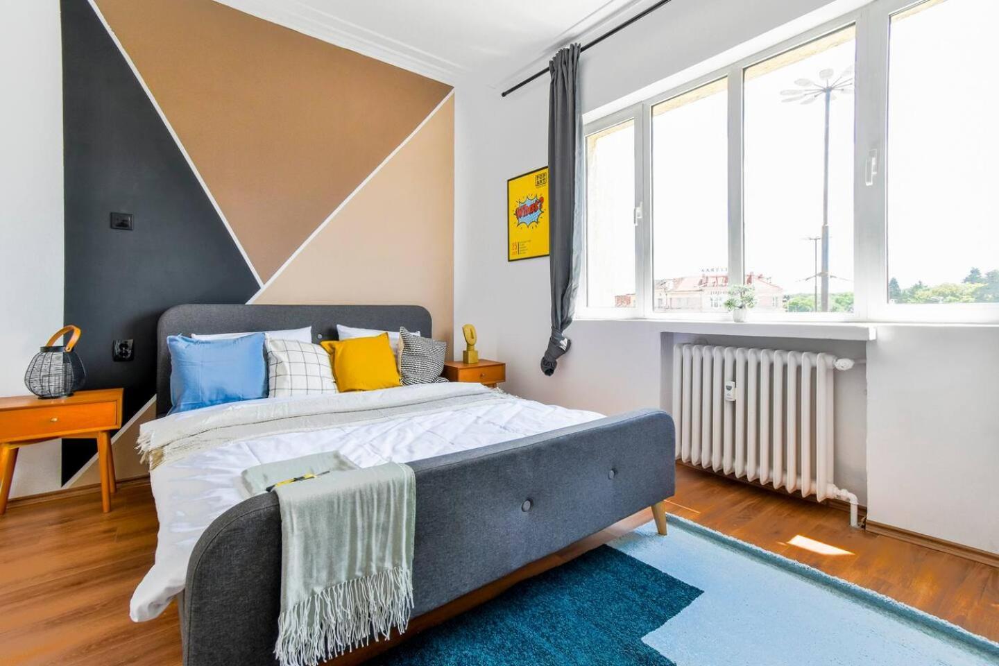 Super Fresh! 3Bdr Apartment In Sofia Center'S Artistic Area Екстер'єр фото