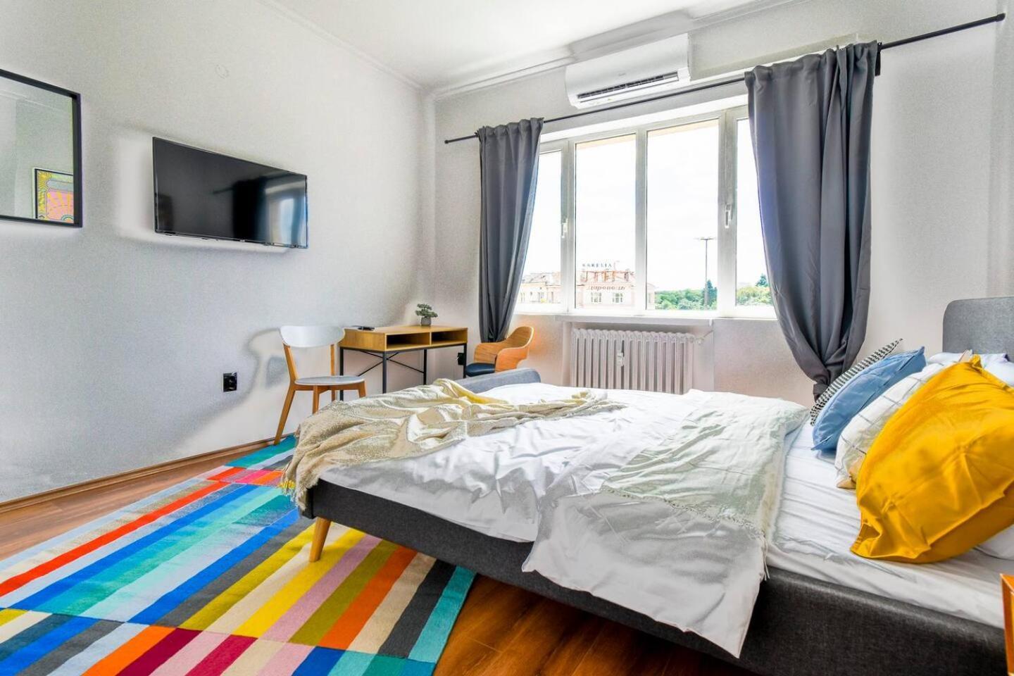 Super Fresh! 3Bdr Apartment In Sofia Center'S Artistic Area Екстер'єр фото