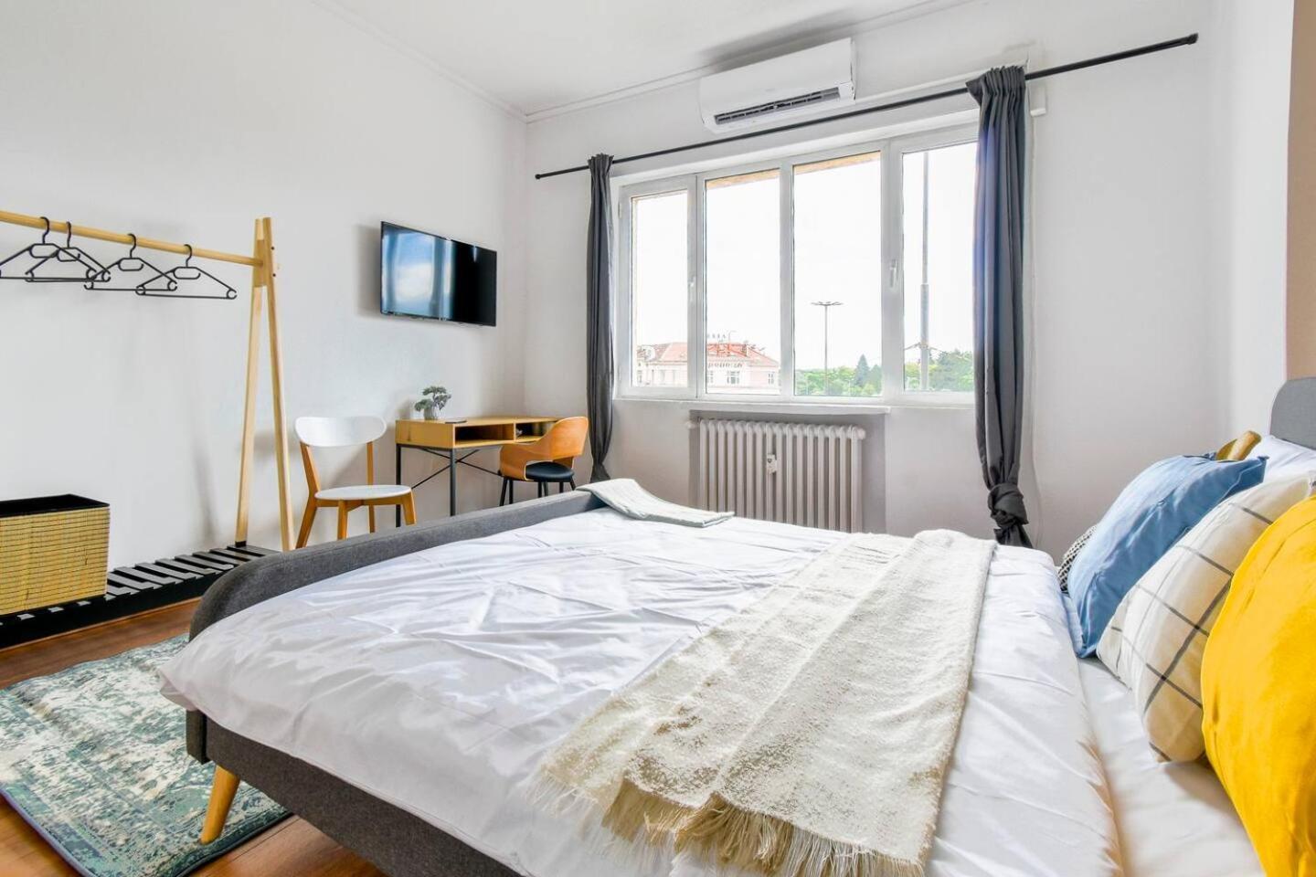Super Fresh! 3Bdr Apartment In Sofia Center'S Artistic Area Екстер'єр фото